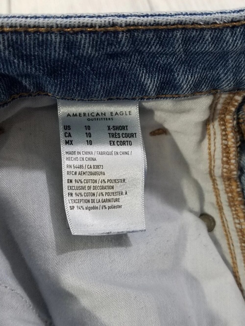 American Eagle Distressed Mom Jeans Size 10 X-Short - Picture 4 of 4